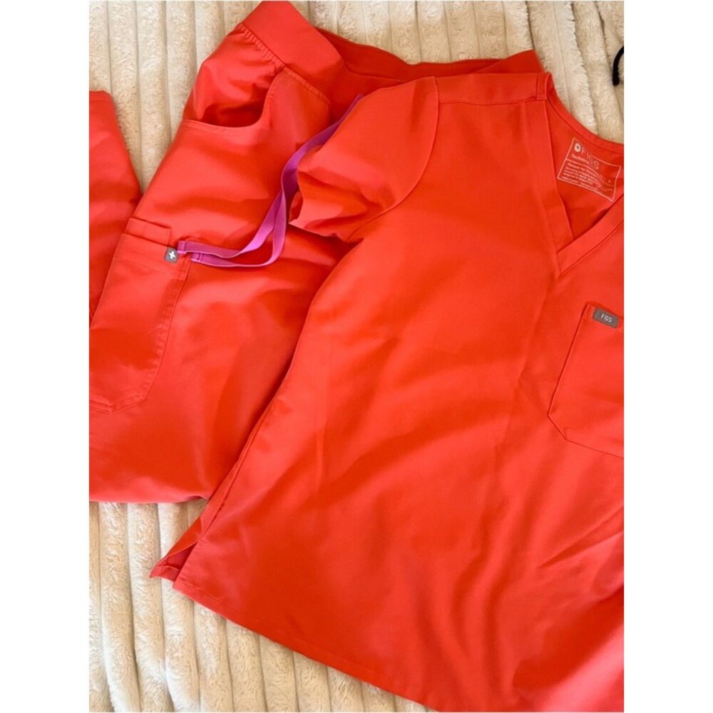 figs scrubs set size small fireside